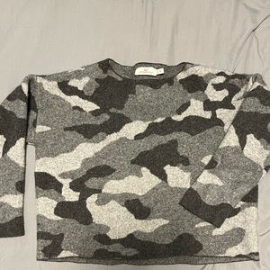 Vinyard camo sweater